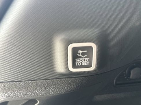 Used 2024 Jeep Grand Cherokee Altitude AWD/4WD image 12