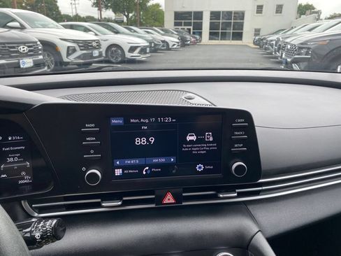 Certified 2023 Hyundai Elantra SE FWD image 17