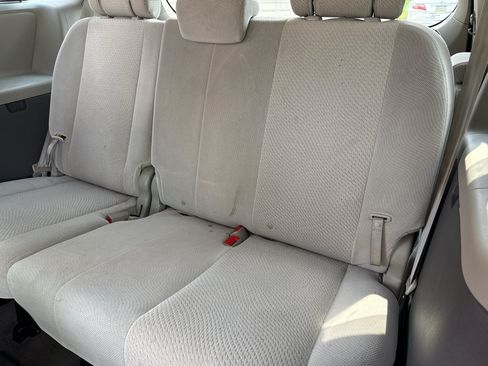 Used 2013 Toyota Sienna LE w/ Towing Pkg FWD image 26
