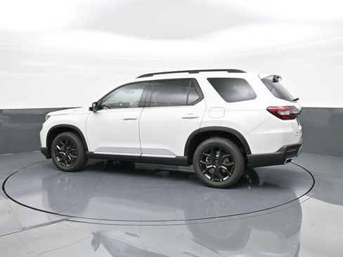 New 2025 Honda Pilot Touring image 5