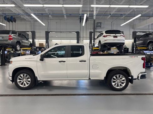 Used 2020 Chevrolet Silverado 1500 Custom w/ Custom Value Package AWD/4WD image 8