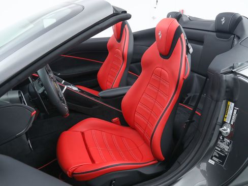 Certified 2025 Ferrari Roma Spider RWD image 5