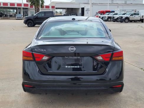 Used 2025 Nissan Altima 2.5 SV FWD image 19