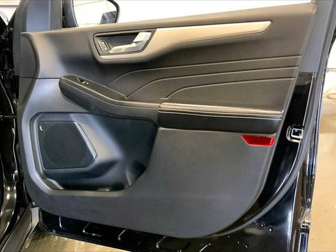 Used 2021 Ford Escape SE image 21