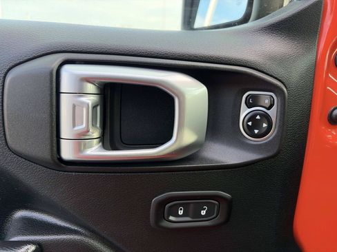 Used 2019 Jeep Wrangler Sport AWD/4WD image 15