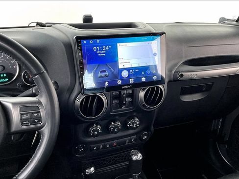 Used 2018 Jeep Wrangler Unlimited Sahara AWD/4WD image 7