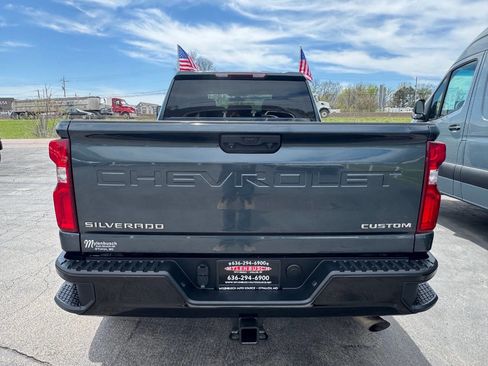 Used 2020 Chevrolet Silverado 2500 Custom w/ Custom Value Package image 6