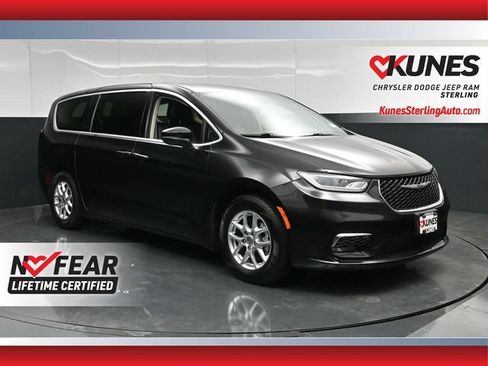 Certified 2023 Chrysler Pacifica Touring-L FWD image 1