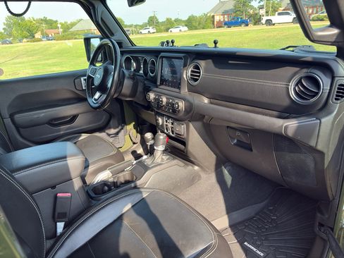 Used 2021 Jeep Wrangler Unlimited Sahara w/ Cold Weather Group AWD/4WD image 13