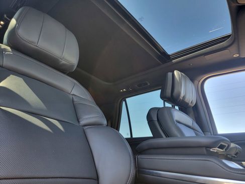 New 2025 Lincoln Navigator L Reserve w/ Jet Appearance Package image 17