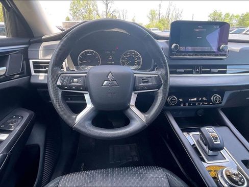 Used 2022 Mitsubishi Outlander ES AWD/4WD image 5