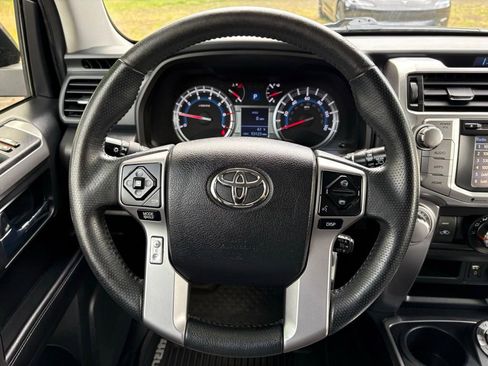 Used 2018 Toyota 4Runner SR5 AWD/4WD image 19