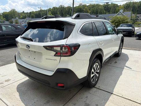Used 2024 Subaru Outback Premium AWD/4WD image 8