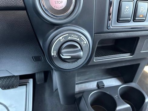 Used 2024 Nissan Titan SV AWD/4WD image 32