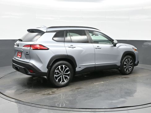 Used 2023 Toyota Corolla Cross SE image 6