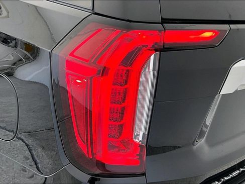 Used 2023 GMC Yukon SLT w/ SLT Premium Package image 41