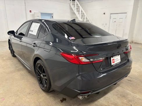 Used 2025 Toyota Camry SE w/ Convenience Package FWD image 5