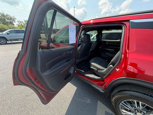 Used 2025 Chevrolet Traverse LT w/ LPO, Floor Liner Package AWD/4WD image 11