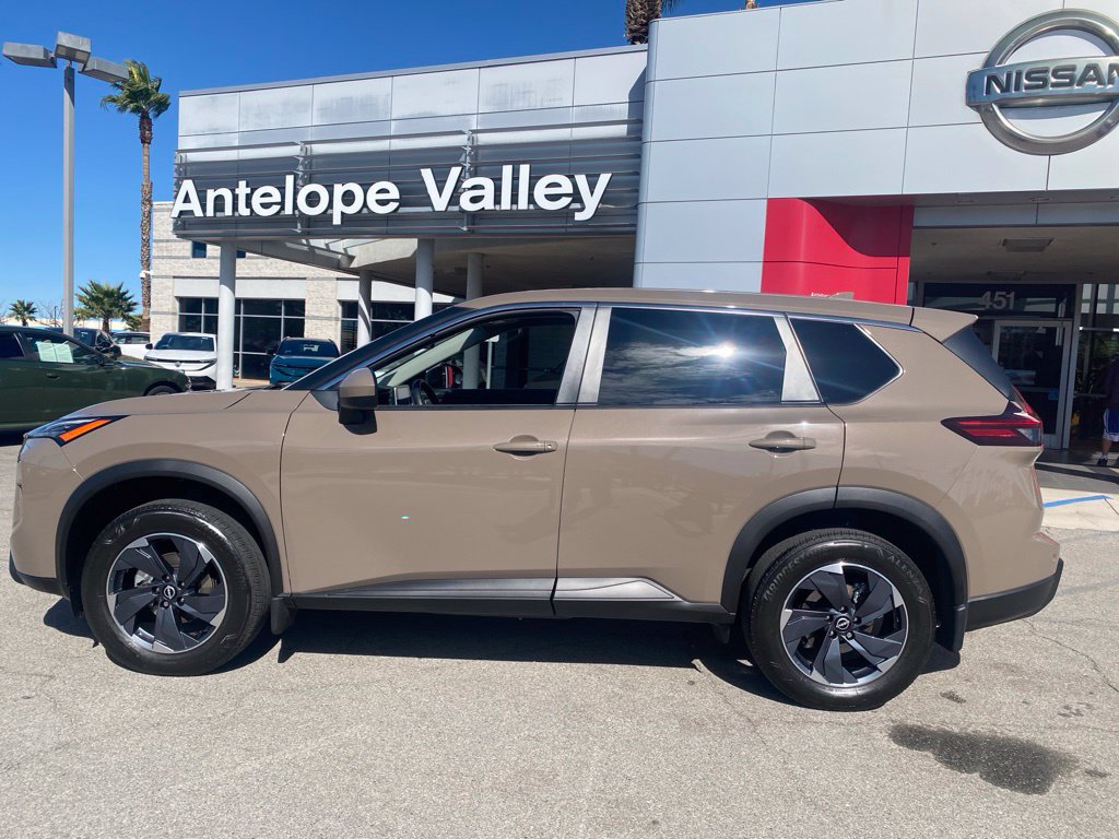 Certified 2025 Nissan Rogue SV AWD/4WD image 4