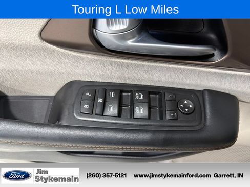 Used 2017 Chrysler Pacifica Touring-L w/ Tire & Wheel Group FWD image 19