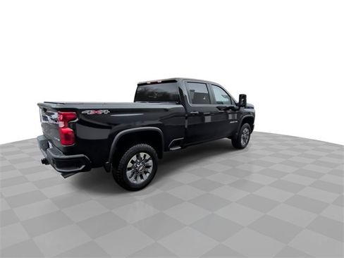 Used 2025 Chevrolet Silverado 2500 Custom w/ Custom Convenience Package image 8
