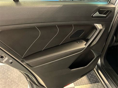 Certified 2023 Volkswagen Tiguan SE R-Line image 15
