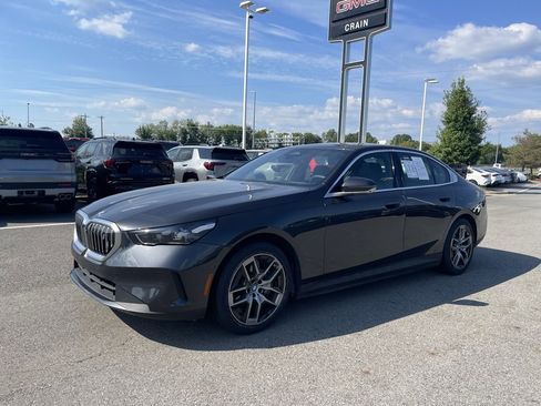 Used 2024 BMW i5 eDrive40i image 3