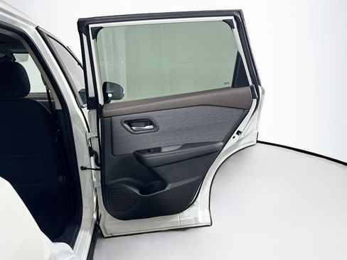 Used 2023 Nissan Rogue SV FWD image 28