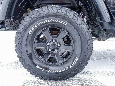 Used 2022 Jeep Gladiator Mojave w/ Cold Weather Group image 10