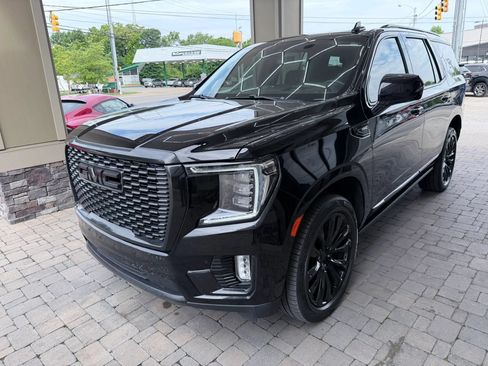 Used 2021 GMC Yukon Denali w/ Denali Premium Package AWD/4WD image 2