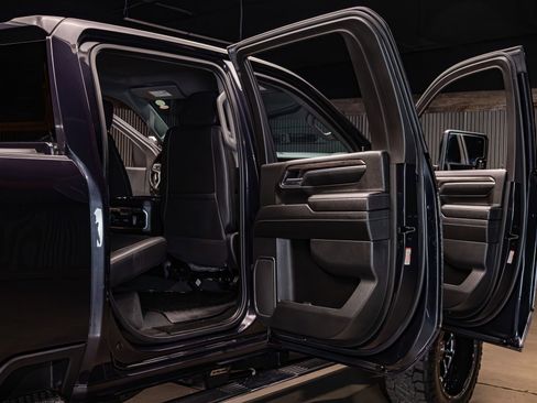 Used 2024 Chevrolet Silverado 2500 LTZ w/ LTZ Plus Package image 33