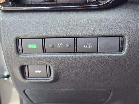 Used 2025 Nissan Sentra SV w/ SV Premium Package FWD image 21