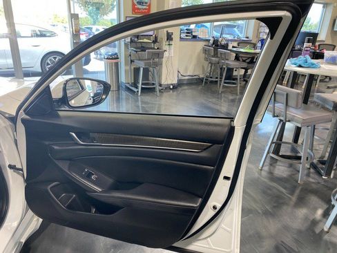 Used 2019 Honda Accord EX image 13