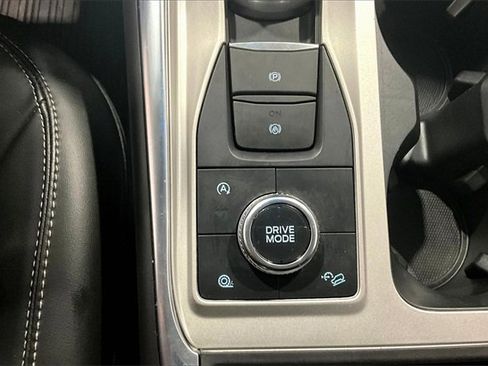 Used 2023 Ford Explorer XLT image 16