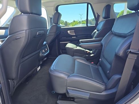 Used 2025 Ford Expedition Platinum w/ Driver's Package image 25