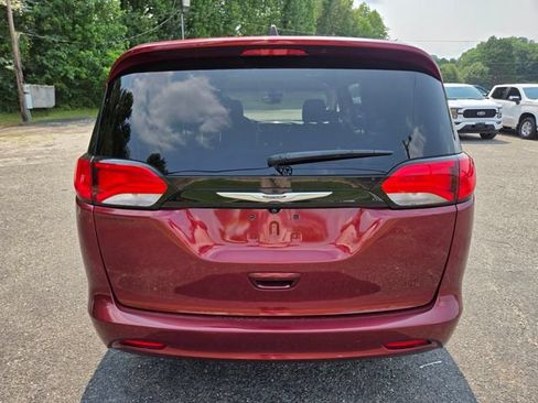 Used 2023 Chrysler Voyager LX FWD image 7
