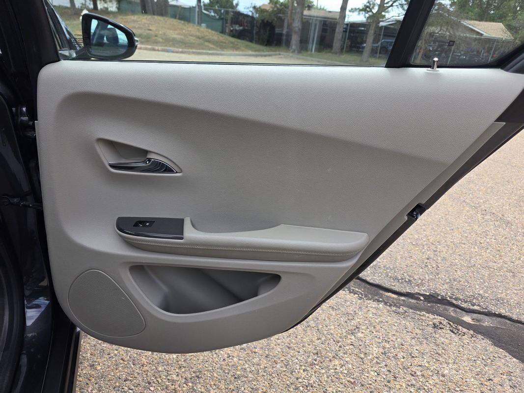 Used 2014 Chevrolet Volt w/ Enhanced Safety Package 1 FWD image 19