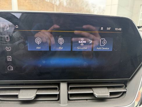 Used 2024 Chevrolet Trax LT w/ Sunroof Package image 17