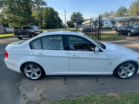 Used 2011 BMW 335i xDrive Sedan AWD/4WD image 4