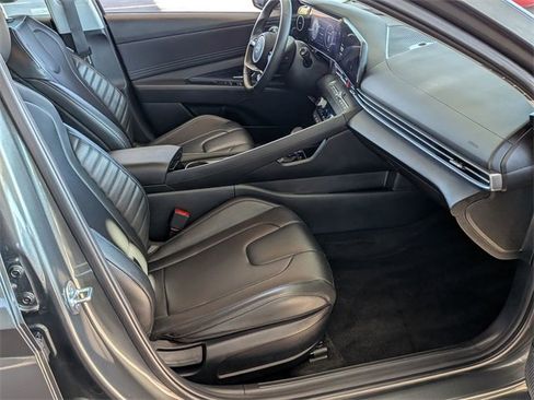 Used 2025 Hyundai Elantra Limited image 33
