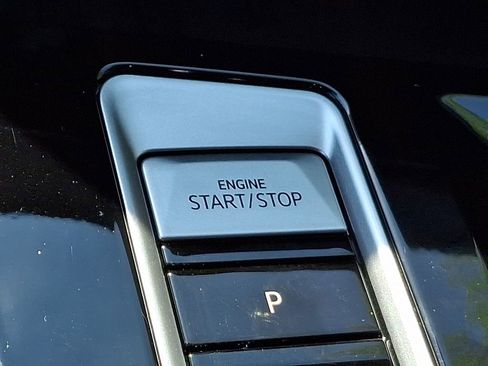 Certified 2025 Volkswagen Atlas SE image 23