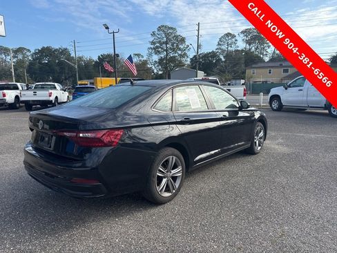 Used 2024 Volkswagen Jetta SE image 3