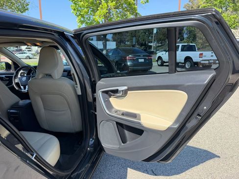 Used 2016 Volvo V60 T5 Premier w/ Convenience Package FWD image 20