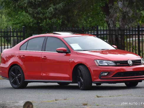 Used 2016 Volkswagen Jetta GLI SEL FWD image 4