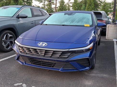 Certified 2024 Hyundai Elantra SEL FWD image 2