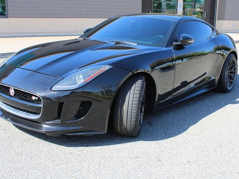 Used 2015 Jaguar F-TYPE R RWD image 11