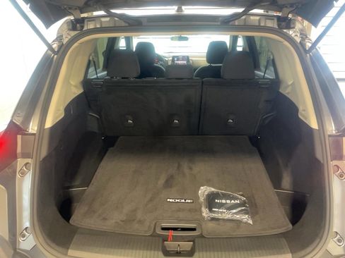 Used 2023 Nissan Rogue S image 17