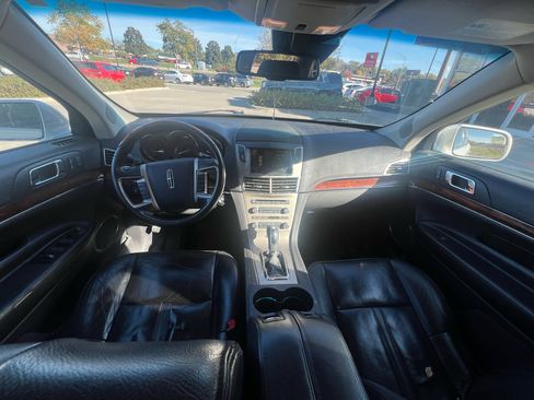 Used 2010 Lincoln MKT AWD image 11