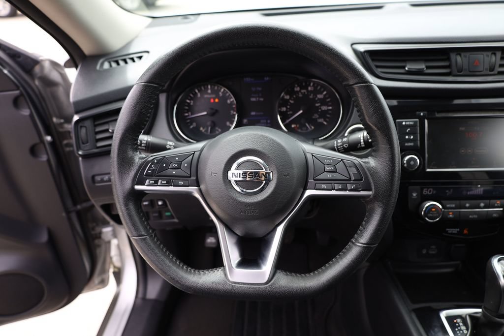 Used 2020 Nissan Rogue SV AWD/4WD image 13