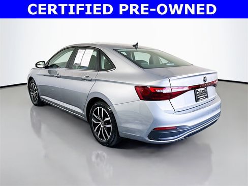 Used 2025 Volkswagen Jetta SE image 5
